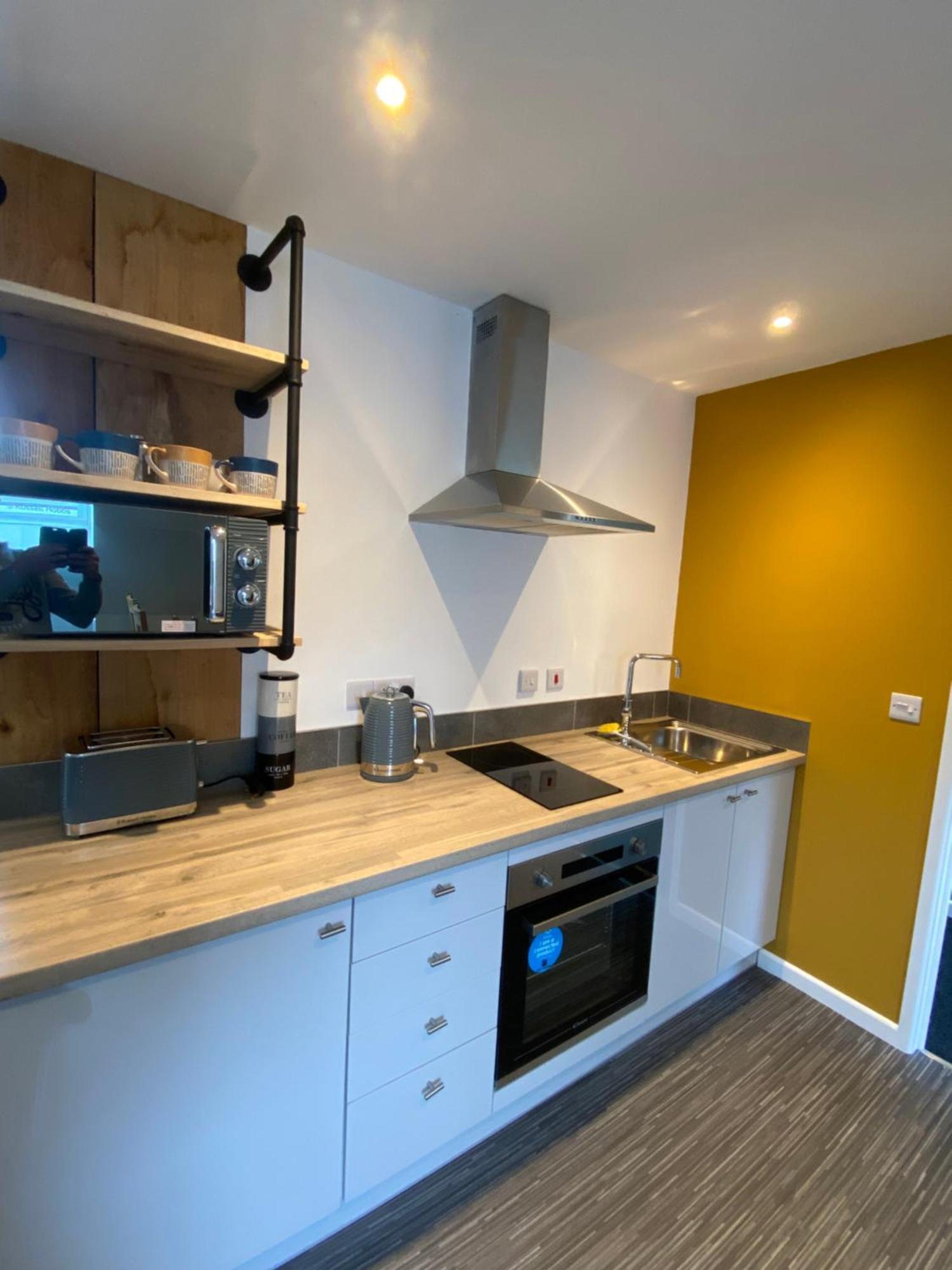 Modern Studio Apartment Set Beneath The Black Mountains A Stones Throw From The Offas Dyke Path Clodock Exterior photo